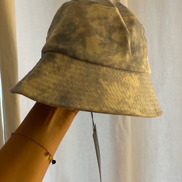 Pretty Little thing Cloud Bucket Hat - Picture 1 of 1